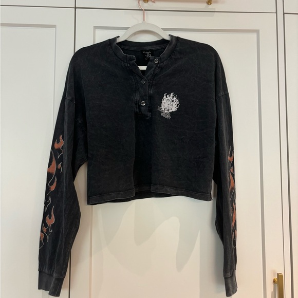 Distressed urban outfitters cropped long sleeve - Picture 1 of 3